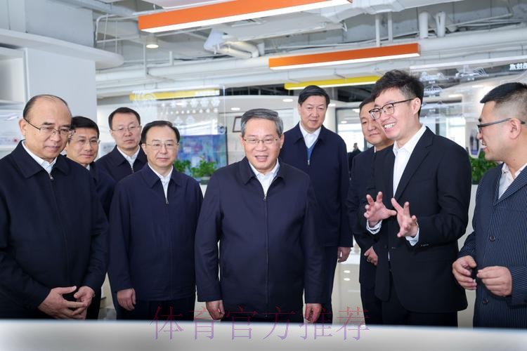 李强在黑龙江调研时强调 大力发展冰雪运动冰雪经济 打造服务消费新亮点和经 李强在黑龙江调研时强调 大力发展冰雪运动冰雪经济 打造服务消费新亮点和经