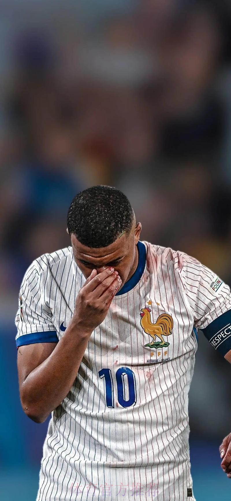 官方:因牙齿问题缺战的姆巴佩已回到训练场 官方:因牙齿问题缺战的姆巴佩已回到训练场